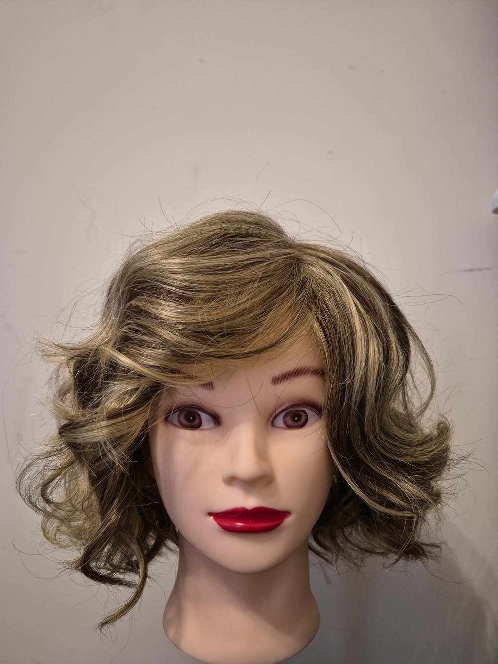 Gabor Short Wavy Wig in Light Brown with Blonde Highlights